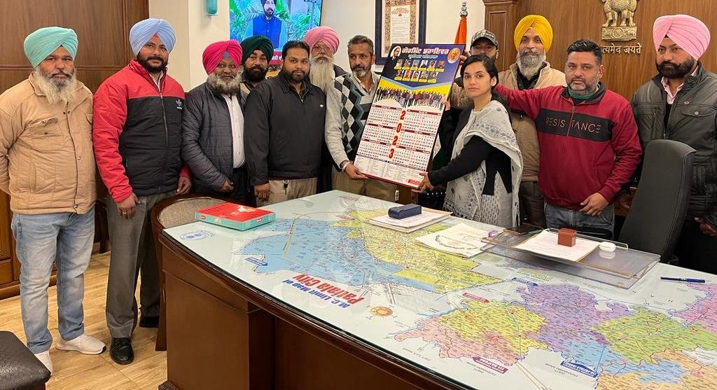 ਡਿਪਟੀ ਕਮਿਸ਼ਨਰ ਵੱਲੋਂ ਗੌਰਮਿੰਟ ਡਰਾਈਵਰ ਯੂਨੀਅਨ ਪਟਿਆਲਾ ਦਾ ਕੈਲੰਡਰ ਜਾਰੀ