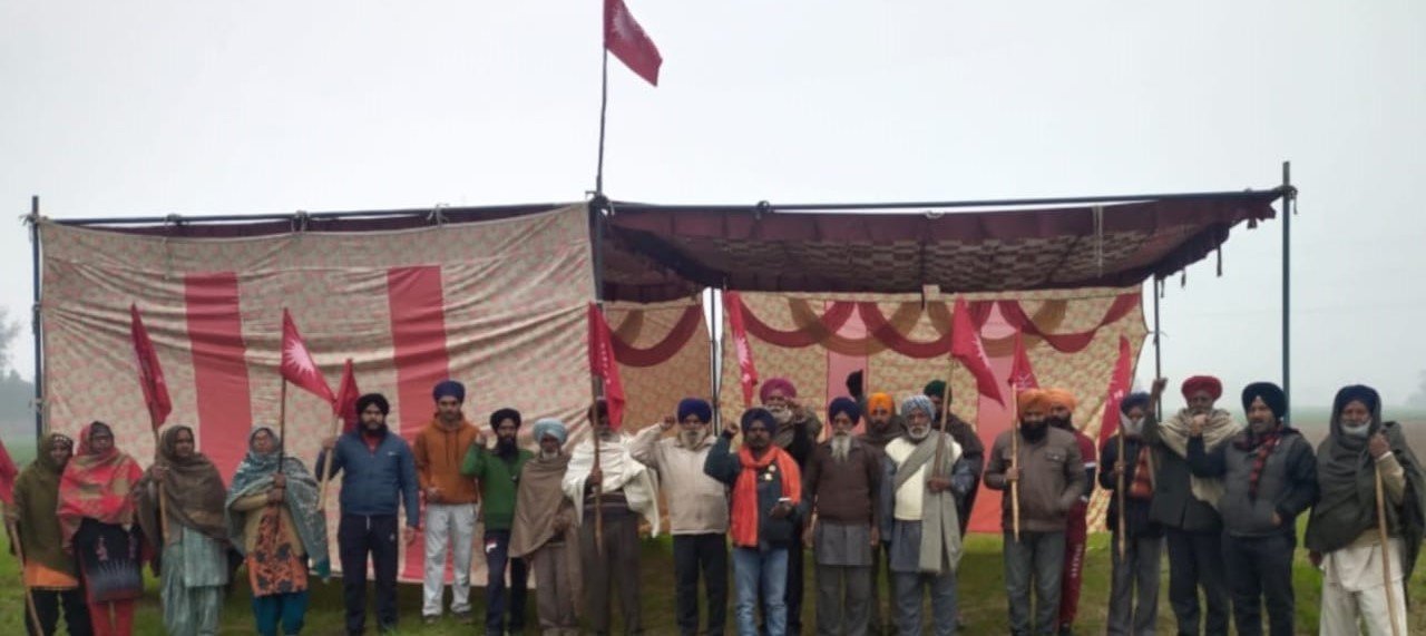 ਪੰਜਾਬ ਸਰਕਾਰ ਵੱਲੋਂ ਕੀਤੇ ਜਾ ਰਹੇ ਮਜ਼ਦੂਰਾਂ ਨਾਲ ਧੱਕੇ ਦੇ ਵਿਰੋਧ ਵਿਚ, ਜ਼ਮੀਨ ਪ੍ਰਾਪਤੀ ਸੰਘਰਸ਼ ਕਮੇਟੀ ਨੇ ਕੀਤਾ ਸੰਘਰਸ਼ ਸ਼ੁਰੂ।