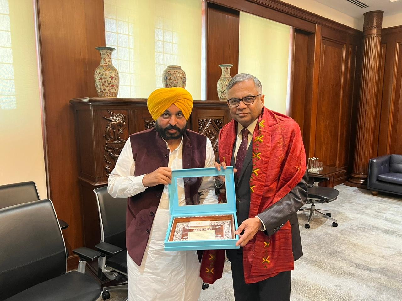 ਪੰਜਾਬ ‘ਚ ਲੱਗਣ ਵਾਲੇ ਟਾਟਾ ਗਰੁੱਪ ਦੇ ਦੇਸ਼ ਦੇ ਦੂਜੇ ਸਭ ਤੋਂ ਵੱਡੇ ਪਲਾਂਟ ਦਾ ਕੰਮ ਹੋਇਆ ਸ਼ੁਰੂ , ਮੁੰਬਈ ਵਿਖੇ ਟਾਟਾ ਗਰੁੱਪ ਦੇ ਅਫ਼ਸਰਾਂ ਨਾਲ ਮੀਟਿੰਗ ਤੋਂ ਬਾਅਦ ਮੁੱਖ ਮੰਤਰੀ ਨੇ ਦਿੱਤੀ ਜਾਣਕਾਰੀ