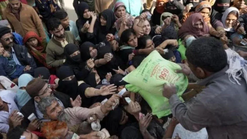 ਪਾਕਿਸਤਾਨ ‘ਚ ਮੁਫਤ ਆਟਾ ਲੈਣ ਲਈ ਮਚੀ ਭਗਦੜ ਤੇ ਹੋਈ ਮੌਤਾਂ