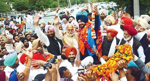 ਜੇਲ੍ਹ ਤੋਂ ਰਿਹਾਅ ਹੁੰਦਿਆਂ ਹੀ ਸਿੱਧੂ ਨੇ ਵਿਖਾਏ ਤਿੱਖੇ ਤੇਵਰ ਕੇਂਦਰ ਤੇ ਸੂਬਾ ਸਰਕਾਰ ਨੂੰ ਲਿਆ ਹੱਥੀਂ