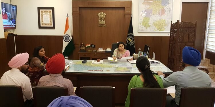 ਡਿਪਟੀ ਕਮਿਸ਼ਨਰ ਵੱਲੋਂ ਖੇਤਾਂ ਨੂੰ ਨਹਿਰੀ ਪਾਣੀ ਲੱਗਦਾ ਕਰਨ ਲਈ ਅਧਿਕਾਰੀਆਂ ਨੂੰ ਹਦਾਇਤ