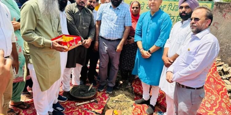 ਅਮਨ ਅਰੋੜਾ ਨੇ ਬਡਰੁੱਖਾਂ ਵਿਖੇ ਹੈਲਥ ਐਂਡ ਵੈਲਨੈਸ ਸੈਂਟਰ ਦਾ ਨੀਂਹ ਪੱਥਰ ਰੱਖਿਆ