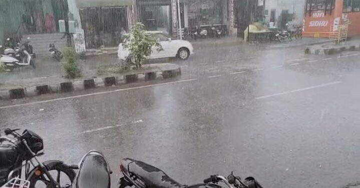 ਤੇਜ਼ ਮੀਂਹ ਪੈਣ ਕਰਕੇ ਲੋਕਾਂ ਨੂੰ ਗਰਮੀ ਤੋਂ ਰਾਹਤ