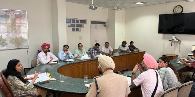 ਨਸ਼ਿਆਂ ਵਿਰੁੱਧ ਪੁਲਿਸ ਤੇ ਸਿਵਲ ਪ੍ਰਸ਼ਾਸਨ ਦੀ ਸਾਂਝੀ ਰਣਨੀਤੀ ਦਾ ਡੀ.ਸੀ. ਨੇ ਲਿਆ ਜਾਇਜ਼ਾ, ਨਸ਼ਿਆਂ ਦੀ ਸਪਲਾਈ ਤੋੜਨ ‘ਤੇ ਜ਼ੋਰ -ਮੁੱਖ ਮੰਤਰੀ ਦੇ ਆਦੇਸ਼ਾਂ ਤਹਿਤ ਪਟਿਆਲਾ ਜ਼ਿਲ੍ਹੇ ਨੂੰ ਨਸ਼ਾ ਮੁਕਤ ਜ਼ਿਲ੍ਹਾ ਬਣਾਉਣ ਲਈ ਉਪਰਾਲਾ