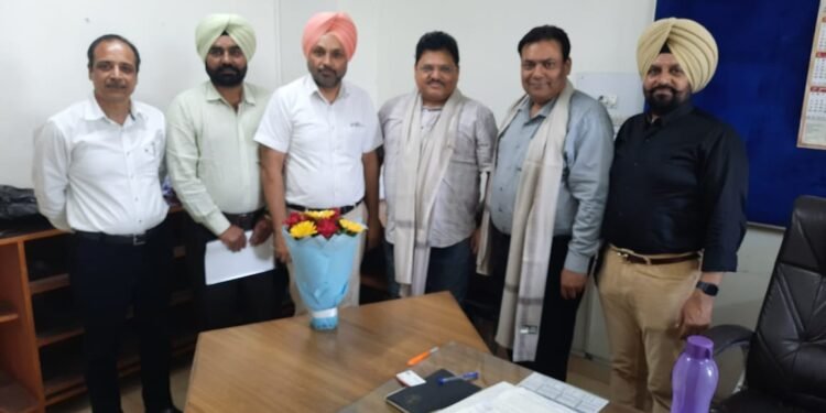 ਮਨੋਜ ਗੁਪਤਾ ਵਧੀਕ ਡਾਇਰੈਕਟਰ ਦਾ ਪਦ-ਉੱਨਤ ਤੇ ਸਨਮਾਨ