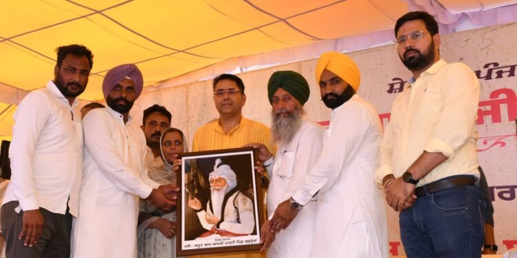 ਕੈਬਨਿਟ ਮੰਤਰੀ ਅਮਨ ਅਰੋੜਾ ਵੱਲੋਂ ਬਡਰੁੱਖਾਂ ਵਿਖੇ ਰਾਜ ਪੱਧਰੀ ਬਰਸੀ ਸਮਾਗਮ ਦੌਰਾਨ ਸ਼ੇਰ-ਏ-ਪੰਜਾਬ ਮਹਾਰਾਜਾ ਰਣਜੀਤ ਸਿੰਘ ਨੂੰ ਸ਼ਰਧਾ ਦੇ ਫੁੱਲ ਭੇਂਟ