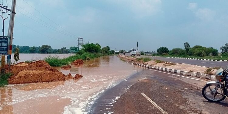 ਰੰਗੋਈ ਨਾਲੇ ਦਾ ਪਾਣੀ ਕੌਮੀ ਮਾਰਗ ’ਤੇ ਪਹੁੰਚਿਆ