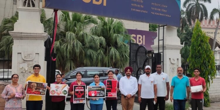 ਯਾਦਵਿੰਦਰਾ ਪਬਲਿਕ ਸਕੂਲ ਦੇ ਵਿਦਿਆਰਥੀਆਂ ਵੱਲੋਂ ਪਬਲਿਕ ਨੂੰ ਵੱਖ ਵੱਖ ਚੋਕਾ ਵਿਚ ਜਾ ਕੇ ਨਸ਼ਿਆਂ ਵਿਰੁੱਧ ਕੀਤਾ ਜਾਗਰੂਕ।