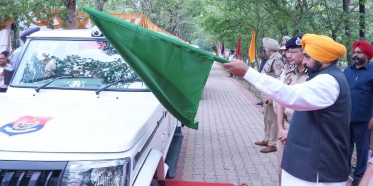 ਮੁੱਖ ਮੰਤਰੀ ਨੇ ਮਨੁੱਖੀ ਤਸਕਰੀ ਵਿਰੋਧੀ ਯੂਨਿਟ ਨੂੰ ਹੋਰ ਮਜ਼ਬੂਤ ਕਰਨ ਲਈ ਹਾਈ-ਟੈੱਕ ਵਾਹਨਾਂ ਨੂੰ ਹਰੀ ਝੰਡੀ ਦੇ ਕੇ ਰਵਾਨਾ ਕੀਤਾ