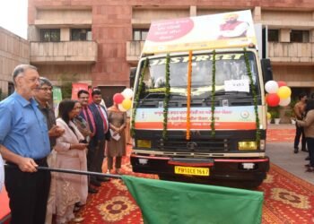ਪੰਜਾਬ ਦੇ ਸਿਹਤ ਮੰਤਰੀ ਨੇ ਆਯੂਸ਼ਮਾਨ ਭਾਰਤ ਮੁੱਖ ਮੰਤਰੀ ਸਿਹਤ ਬੀਮਾ ਯੋਜਨਾ ਬਾਰੇ ਲੋਕਾਂ ਨੂੰ ਜਾਗਰੂਕ ਕਰਨ ਲਈ 7 ਆਈਈਸੀ ਵੈਨਾਂ ਨੂੰ ਰਵਾਨਾ ਕੀਤਾ