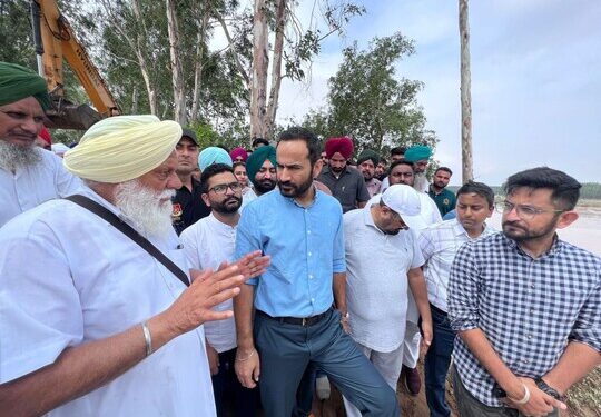 ਜਲ ਸਰੋਤ ਮੰਤਰੀ ਗੁਰਮੀਤ ਸਿੰਘ ਮੀਤ ਹੇਅਰ ਵੱਲੋਂ ਪਿੰਡ ਟਿਵਾਣਾ ਤੇ ਅਮਲਾਲਾ ਵਿਖੇ ਘੱਗਰ ਦਰਿਆ ਦਾ ਦੌਰਾ