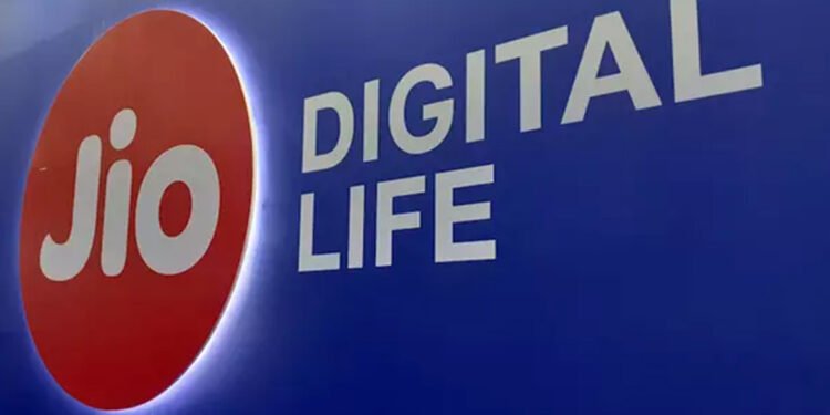 999 ਰੁਪਏ ‘ਚ ਲਾਂਚ ਕੀਤਾ 4G ਫ਼ੋਨ, ਹਜ਼ਾਰ ਰੁਪਏ ‘ਚ ਹੋਵੇਗਾ ਪੂਰੇ ਸਾਲ ਦਾ ਰਿਚਾਰਜ