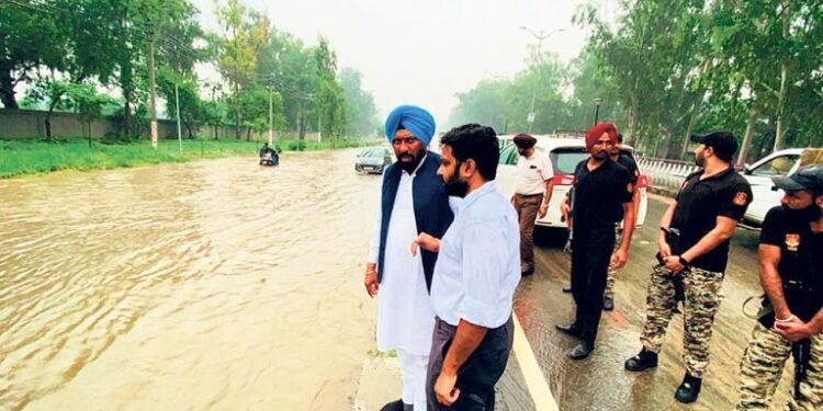 ਮੰਤਰੀ ਬਲਕਾਰ ਸਿੰਘ ਵੱਲੋਂ ਪ੍ਰਭਾਵਿਤ ਖੇਤਰਾਂ ਦਾ ਦੌਰਾ