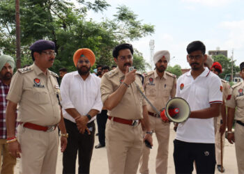 ਹੜ੍ਹਾਂ ਦੌਰਾਨ ਐੱਸ. ਐੱਸ. ਪੀ. ਦਿਨ-ਰਾਤ ਰੱਖ ਰਹੇ ਨੇ ਸਥਿਤੀ ’ਤੇ ਨਜ਼ਰ ਤੇ ਕਰ ਰਹੇ ਲੋਕ-ਸੇਵਾ