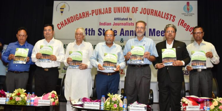 ਮੁੱਖ ਮੰਤਰੀ ਭਗਵੰਤ ਮਾਨ ਦੀ ਅਗਵਾਈ ਵਾਲੀ ਪੰਜਾਬ ਸਰਕਾਰ ਨੇ ਪੱਤਰਕਾਰਾਂ ਨੂੰ ਖੁੱਲ੍ਹ ਕੇ ਕੰਮ ਕਰਨ ਲਈ ਭਰਪੂਰ ਮਾਹੌਲ ਦਿੱਤਾ:  ਡਾਕਟਰ ਬਲਬੀਰ ਸਿੰਘ