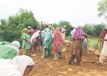 ਘੱਗਰ ਦੇ ਬੰਨ੍ਹ ਮਜ਼ਬੂਤ ਕਰਨ ਲਈ ਪੰਚਾਇਤਾਂ ਦੀ ਡਿਊਟੀ ਲਾਈ