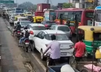 ਭਾਰੀ ਬਾਰਸ਼ ਪਿੱਛੋਂ ਜ਼ੀਰਕਪੁਰ ਤੋਂ ਅੰਬਾਲਾ ਤੱਕ ਲੱਗਾ ਜਾਮ, ਸਕੂਲ ਬੱਸਾਂ ਵੀ ਫਸੀਆਂ