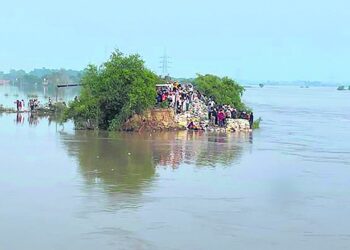 ਹੜ੍ਹ: ਜ਼ੀਰੋ ਲਾਈਨ ਨੇੜਲੇ ਦਰਜਨਾਂ ਪਿੰਡ ਖਾਲੀ ਹੋਏ