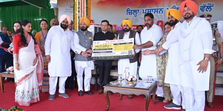 ਮੁੱਖ ਮੰਤਰੀ ਵੱਲੋਂ ਫਿਊਚਰ ਟਾਈਕੂਨ-2 ਸਟਾਰਟਅੱਪ ਚੈਲੇਂਜ ਪ੍ਰੋਗਰਾਮ ਦੇ ਦੂਜੇ ਐਡੀਸ਼ਨ ਦੀ ਸ਼ੁਰੂਆਤ ਇਛੁੱਕ ਵਿਅਕਤੀ ਪੋਰਟਲ HTTPS://TINYURL.COM/4W3AE3KB ‘ਤੇ ਕਰ ਸਕਦੇ ਹਨ ਆਨਲਾਈਨ ਰਜਿਸਟ੍ਰੇਸ਼ਨ