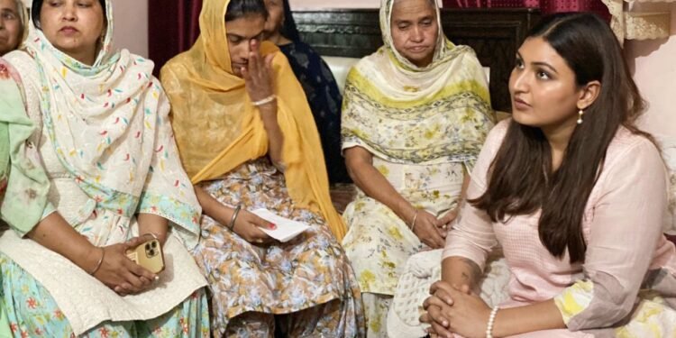 ਅਨਮੋਲ ਗਗਨ ਮਾਨ ਵੱਲੋਂ ਸਵਰਗੀ ਹਰਮੀਤ ਸਿੰਘ ਅਤੇ ਹਰਪ੍ਰੀਤ ਸਿੰਘ ਦੇ ਪਰਿਵਾਰ ਦੀ 4-4 ਲੱਖ ਰੁਪਏ ਦੀ ਵਿੱਤੀ ਮਦਦ