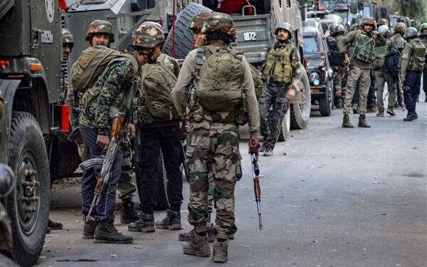 ਅਨੰਤਨਾਗ ਅਪਰੇਸ਼ਨ ਚੌਥੇ ਦਿਨ ਵੀ ਜਾਰੀ, ਫੌਜ ਨੇ ਦਹਿਸ਼ਤਗਰਦਾਂ ਦੀ ਪੈੜ ਨੱਪਣ ਲਈ ਡਰੋਨ ਤੇ ਹੈਲੀਕਾਪਟਰਾਂ ਦੀ ਮਦਦ ਲਈ