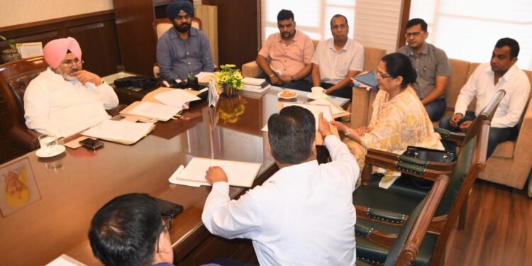 ਸੂਬੇ ਵਿੱਚ ਫ਼ਸਲੀ ਵਿਭਿੰਨਤਾ ਨੂੰ ਉਤਸ਼ਾਹਿਤ ਕਰਨ ਲਈ ਖੁੰਬ ਉਤਪਾਦਕਾਂ ਦੀਆਂ ਸਮੱਸਿਆਵਾਂ ਨੂੰ ਛੇਤੀ ਦੂਰ ਕਰਾਂਗੇ: ਚੇਤਨ ਸਿੰਘ ਜੌੜਾਮਾਜਰਾ