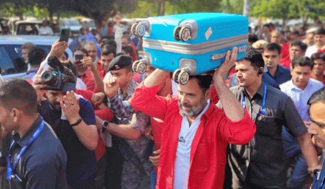 ਰਾਹੁਲ ਗਾਂਧੀ ਕੁਲੀ ਬਣੇ ਤੇ ਸਿਰ ’ਤੇ ਚੁੱਕਿਆ ਸਾਮਾਨ