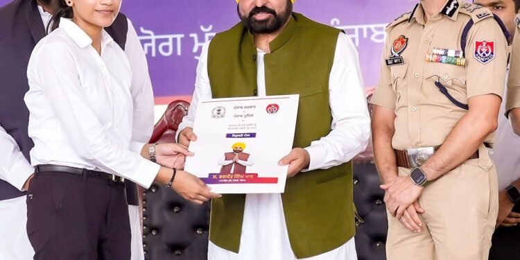 ਮੁੱਖ ਮੰਤਰੀ ਵੱਲੋਂ ਨਿਯੁਕਤੀ ਪੱਤਰ ਸੌਂਪਣ ਨਾਲ 560 ਸਬ-ਇੰਸਪੈਕਟਰਾਂ ਦੀ ਦੋ ਸਾਲ ਲੰਮੀ ਉਡੀਕ ਹੋਈ ਖ਼ਤਮ