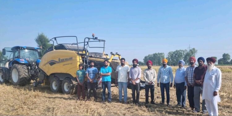 ਪਿੰਡ ਮੰਡੌੜ ਦੇ ਕਿਸਾਨਾਂ ਨੇ 100 ਏਕੜ ਜ਼ਮੀਨ ‘ਚੋ ਗੱਠਾ ਬਣਾਕੇ ਚੁਕਾਈ ਪਰਾਲੀ
