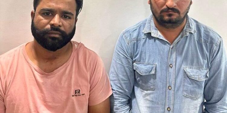 ਪੱਤਰਕਾਰ ਹੋਣ ਦਾ ਡਰਾਵਾ ਦਿਖਾ ਕੇ 50,000 ਰੁਪਏ ਦੀ ਰਿਸ਼ਵਤ ਲੈਂਦੇ ਦੋ ਵਿਅਕਤੀ ਵਿਜੀਲੈਂਸ ਬਿਊਰੋ ਵੱਲੋਂ ਕਾਬੂ