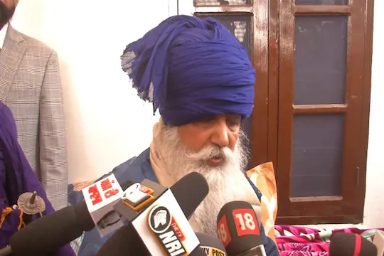 ਫਾਇਰਿੰਗ ਤੋਂ ਬਾਅਦ ਨਿਹੰਗਾਂ ਨੇ ਛੱਡਿਆ ਗੁਰੂਘਰ ਤੋਂ ਕਬਜ਼ਾ, ਟਰੱਕ ‘ਚ ਲੱਦ ਰਹੇ ਸਾਮਾਨ…