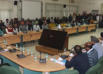 ਚੇਤਨ ਸਿੰਘ ਜੌੜਾਮਾਜਰਾ ਨੇ ਜਲ ਸਰੋਤ ਵਿਭਾਗ ਦੇ ਅਧਿਕਾਰੀਆਂ ਨਾਲ ਪਲੇਠੀ ਬੈਠਕ ਮੌਕੇ ਮੁੱਖ ਮੰਤਰੀ ਭਗਵੰਤ ਸਿੰਘ ਮਾਨ ਦਾ ‘ਇਮਾਨਦਾਰੀ ਨਾਲ ਕਰੋ ਕੰਮ’ ਦਾ ਸੁਨੇਹਾ ਦਿੱਤਾ