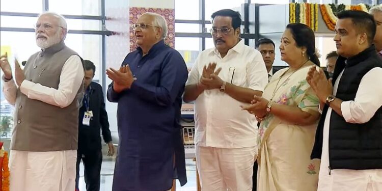 ਪ੍ਰਧਾਨ ਮੰਤਰੀ ਮੋਦੀ ਵੱਲੋਂ ਸੂਰਤ ਹਵਾਈ ਅੱਡੇ ’ਤੇ ਨਵੀਂ ਟਰਮੀਨਲ ਇਮਾਰਤ ਦਾ ਉਦਘਾਟਨ