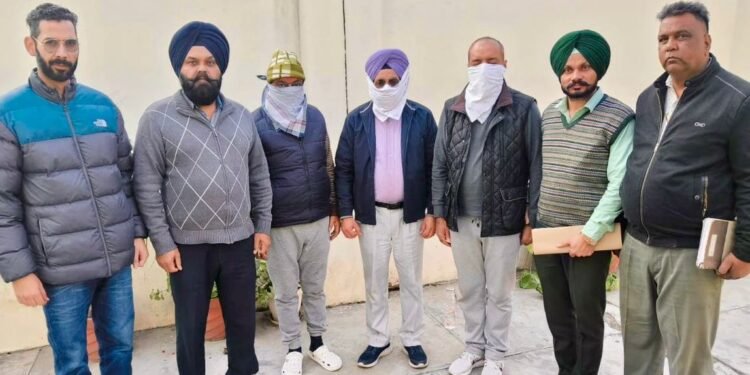 ਵਿਜੀਲੈਂਸ ਬਿਊਰੋ ਵੱਲੋਂ ਡੀ-ਫਾਰਮੇਸੀ ਸਰਟੀਫਿਕੇਟ ਜਾਰੀ ਕਰਨ ਵਿੱਚ ਬੇਨਿਯਮੀਆਂ ਕਰਨ ਦੇ ਦੋਸ਼ ਹੇਠ ਪੰਜਾਬ ਫਾਰਮੇਸੀ ਕੌਂਸਲ ਦੇ ਦੋ ਸਾਬਕਾ ਰਜਿਸਟਰਾਰ ਅਤੇ ਸੁਪਰਡੈਂਟ ਗ੍ਰਿਫ਼ਤਾਰ