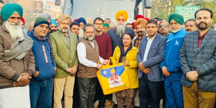 ਵਿਧਾਨ ਸਭਾ ਸਪੀਕਰ ਸੰਧਵਾਂ ਨੇ ‘ਮੁੱਖ ਮੰਤਰੀ ਤੀਰਥ ਯਾਤਰਾ ਸਕੀਮ’ ਤਹਿਤ ਯਾਤਰੀ ਬੱਸ ਨੂੰ ਦਿੱਤੀ ਹਰੀ ਝੰਡੀ