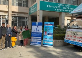 ਡਿਪਟੀ ਕਮਿਸ਼ਨਰ ਨੇ ਵੋਟਰ ਜਾਗਰੂਕਤਾ ਵੈਨ ਨੂੰ ਹਰੀ ਝੰਡੀ ਦਿਖਾ ਕੇ ਕੀਤਾ ਰਵਾਨਾ