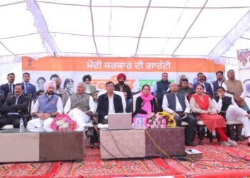 ਕੇਂਦਰੀ ਮੰਤਰੀ ਮਨਸੁਖ ਮਾਂਡਵੀਆ ਨੇ ਪਟਿਆਲਾ ਵਿੱਚ ‘ਵਿਕਸਤ ਭਾਰਤ ਸੰਕਲਪ ਯਾਤਰਾ’ ਪ੍ਰੋਗਰਾਮ ਦੌਰਾਨ ਕੇਂਦਰੀ ਸਰਕਾਰ ਦੀਆਂ ਸਕੀਮਾਂ ਦੇ ਲਾਭਪਾਤਰੀਆਂ ਨਾਲ ਕੀਤੀ ਗੱਲਬਾਤ