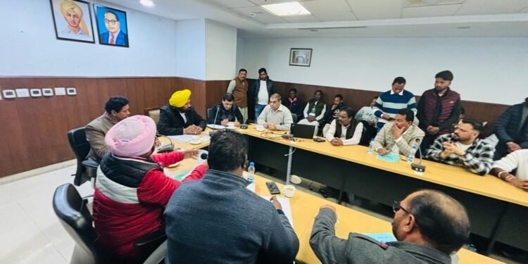 ਸਥਾਨਕ ਸਰਕਾਰਾਂ ਬਾਰੇ ਮੰਤਰੀ ਬਲਕਾਰ ਸਿੰਘ ਨੇ ਸਫਾਈ ਸੇਵਕਾਂ ਅਤੇ ਮਿਉਸੀਪਲ ਵਰਕ ਯੂਨੀਅਨਾਂ ਦੇ ਨੁਮਾਇੰਦਿਆਂ ਨਾਲ ਕੀਤੀ ਮੀਟਿੰਗ