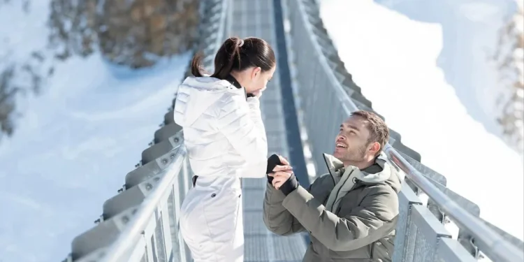 ਮਸ਼ਹੂਰ ਅਦਾਕਾਰਾ ਐਮੀ ਜੈਕਸਨ ਅਤੇ ਗੌਸਿਪ ਗਰਲ ਦੇ ਚਹੇਤੇ ਸਟਾਰ ਐਡ ਵੈਸਟਵਿਕ ਨੇ ਹਾਲ ਹੀ ਵਿੱਚ ਆਪਣੀ ਮੰਗਣੀ ਦਾ ਐਲਾਨ ਕੀਤਾ ਹੈ, ਜਿਸ ਨਾਲ ਉਨ੍ਹਾਂ ਦੇ ਪ੍ਰਸ਼ੰਸਕਾਂ ਵਿੱਚ ਉਤਸ਼ਾਹ ਦੀ ਲਹਿਰ ਹੈ।