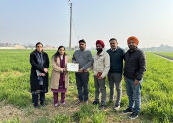 ਡਿਪਟੀ ਕਮਿਸ਼ਨਰ ਵੱਲੋਂ ਪਰਾਲੀ ਬਿਨ੍ਹਾਂ ਸਾੜੇ ਤੇ ਸਰਫੇਸ ਸੀਡਰ ਨਾਲ ਕਣਕ ਦੀ ਬਿਜਾਈ ਵਾਲੇ ਖੇਤ ਦਾ ਦੌਰਾ