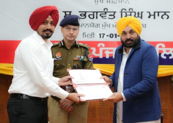 ਆਗਾਮੀ ਗਣਤੰਤਰ ਦਿਵਸ ਤੋਂ ਲੋਕਾਂ ਦੀ ਸੇਵਾ ਲਈ ਸਮਰਪਿਤ ਹੋਵੇਗੀ ਸੜਕ ਸੁਰੱਖਿਆ ਫੋਰਸ: ਮੁੱਖ ਮੰਤਰੀ