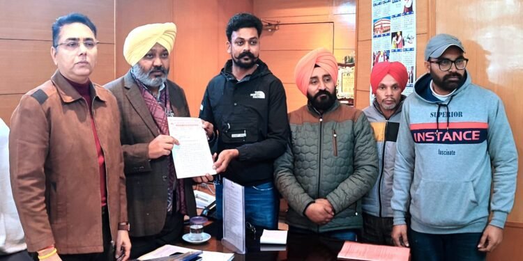 LATEST NEWS:ਕੈਬਨਿਟ ਸਬ-ਕਮੇਟੀ ਵੱਲੋਂ ਸਕੂਲ ਸਿੱਖਿਆ ਵਿਭਾਗ ਨੂੰ ਐਨ.ਐਸ.ਕਿਊ.ਐਫ਼. ਅਧਿਆਪਕ ਯੂਨੀਅਨ ਦੇ ਮਸਲਿਆਂ ਦੇ ਹੱਲ ਲਈ ਕਮੇਟੀ ਗਠਿਤ ਕਰਨ ਦੇ ਨਿਰਦੇਸ਼