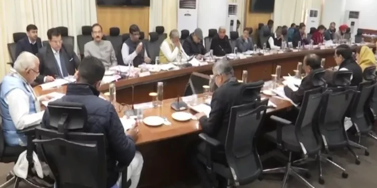CM MANOHAR LAL. ਦੀ ਅਗਵਾਈ ‘ਚ 11 ਪ੍ਰਸਤਾਵਾਂ ਦੀ ਤਿਆਰੀ ਨਾਲ ਹਰਿਆਣਾ ਕੈਬਨਿਟ ਦੀ ਬੈਠਕ ਸ਼ੁਰੂ ਹੋ ਗਈ ਹੈ। ਬਜਟ ਸੈਸ਼ਨ ਦੌਰਾਨ ਇਨ੍ਹਾਂ ਪ੍ਰਸਤਾਵਾਂ ‘ਤੇ ਵੀ ਚਰਚਾ ਕੀਤੀ ਜਾਵੇਗੀ।