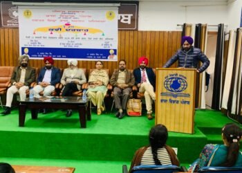 ਭਾਸ਼ਾ ਵਿਭਾਗ ਨੇ ਤ੍ਰੈ-ਭਾਸ਼ੀ ਕਵੀ ਦਰਬਾਰ ਕਰਵਾਇਆ