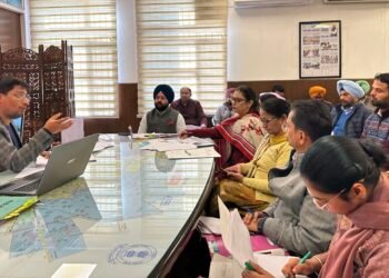 ਡਿਪਟੀ ਕਮਿਸ਼ਨਰ ਨੇ ਜ਼ਿਲ੍ਹੇ ‘ਚ ਚੱਲ ਰਹੇ ਵਿਕਾਸ ਕਾਰਜਾਂ ਦਾ ਲਿਆ ਜਾਇਜ਼ਾ