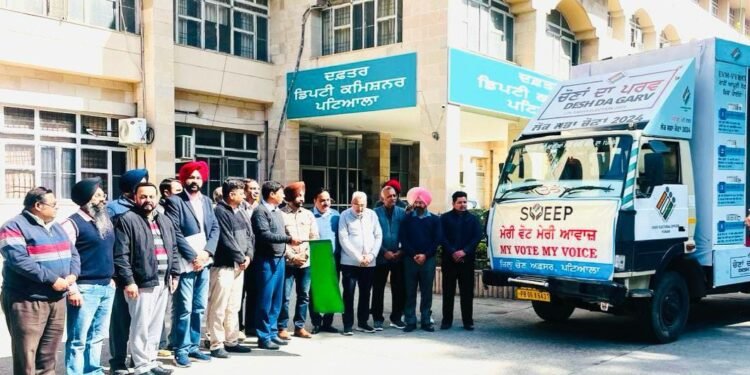 ਲੋਕਤੰਤਰ ਦੀ ਮਜ਼ਬੂਤੀ ਲਈ ਹਰੇਕ ਵੋਟਰ ਆਪਣੇ ਵੋਟ ਦੇ ਹੱਕ ਦੀ ਵਰਤੋਂ ਕਰੇ : ਸ਼ੌਕਤ ਅਹਿਮਦ ਪਰੈ