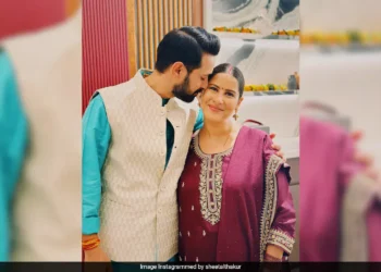 ਬੌਬੀ ਦਿਓਲ, ਮੇਧਾ ਸ਼ੰਕਰ, ਅਤੇ ਕਈ ਹੋਰ ਲੋਕ ਵਿਕਰਾਂਤ ਮੈਸੀ ਅਤੇ ਸ਼ੀਤਲ ਠਾਕੁਰ ਨੂੰ ਆਪਣੀਆਂ ਨਿੱਘੀਆਂ ਸ਼ੁਭਕਾਮਨਾਵਾਂ ਦਿੰਦੇ ਹਨ, ਜਿਨ੍ਹਾਂ ਨੇ ਹਾਲ ਹੀ ਵਿੱਚ ਮਾਤਾ-ਪਿਤਾ ਦੀ ਸੁੰਦਰ ਯਾਤਰਾ ਨੂੰ ਅਪਣਾਇਆ ਹੈ।