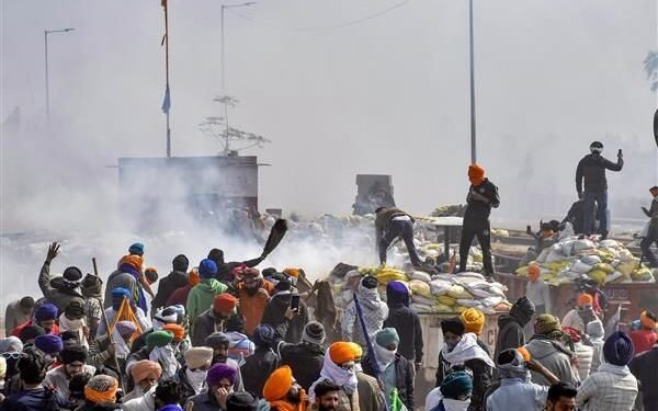 ਭਗਵੰਤ ਮਾਨ ਨੇ ਕਿਸਾਨ ਦੀ ਭੈਣ ਨੂੰ 1 ਕਰੋੜ ਦਾ ਮੁਆਵਜ਼ਾ ਤੇ ਨੌਕਰੀ ਦਿੱਤੀ ਹੈ।