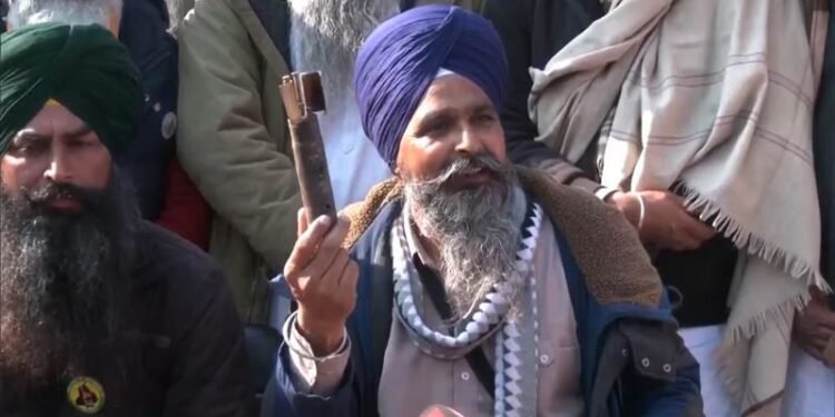 ਕਿਸਾਨ ਆਗੂ ਸਰਵਣ ਸਿੰਘ ਪੰਧੇਰ ਦਾ ਸੁਝਾਅ ਹੈ ਕਿ ਪ੍ਰਧਾਨ ਮੰਤਰੀ ਨੂੰ ਗੱਲਬਾਤ ਕਰਨੀ ਚਾਹੀਦੀ ਹੈ